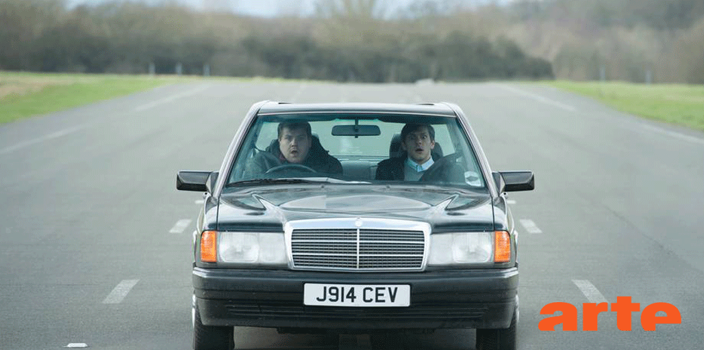 ARTEfr's tweet photo. Ne bougez plus ! #JamesCorden et #MathewBaynton débarquent sur votre écran : http://t.co/5MWrZJoRh1 #WrongMans http://t.co/TemYur2j43