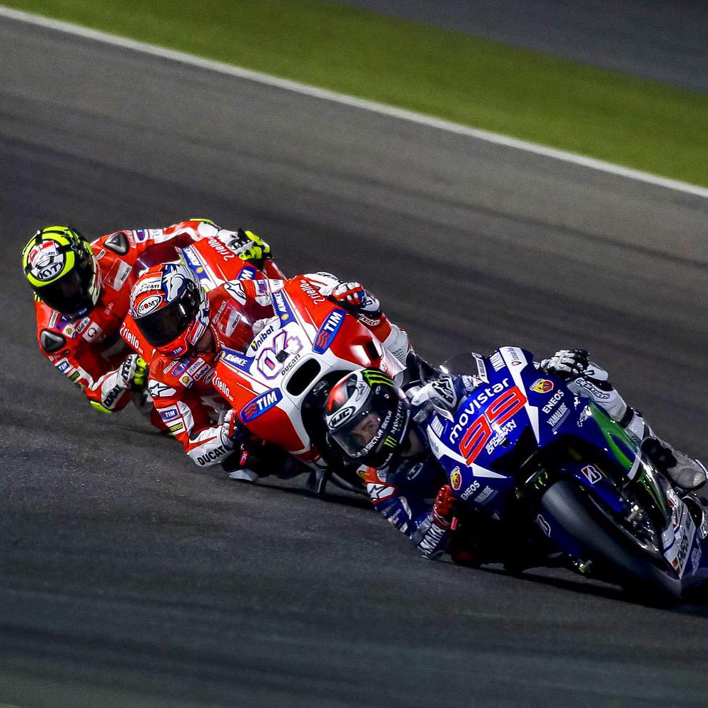 lorenzo99's tweet photo. #race #battle #GPQatar (pic A.Farinelli) http://t.co/LLaYDyyXTX