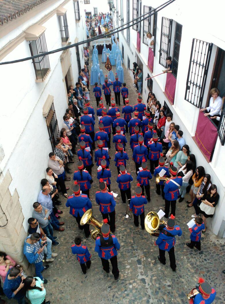 OJE_oficial's tweet photo. La @AMMaestroSousa de @ojejerez en Jerez de los Caballeros acompañando a la Archicofradia del Santisimo Sacramento. http://t.co/Px8hn28aeI