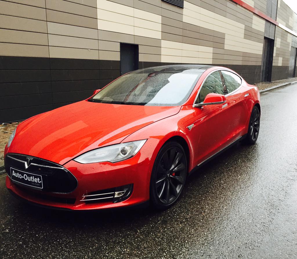EVS_LIVE's tweet photo. Mitä mieltä Suomen surkein kuski on Helsinkiläisen yksiön hintaisesta sähköautosta, Teslasta?
#autooutlet #elcrew http://t.co/56RPbvUXsZ