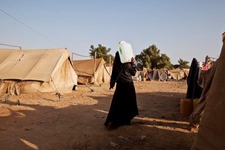 MSF_Espana's tweet photo. "Las condiciones del campo de desplazados de Al Mazraq son muy duras" #Yemen @EPinternacional http://t.co/xafKNojU1M http://t.co/39aGagi4I8