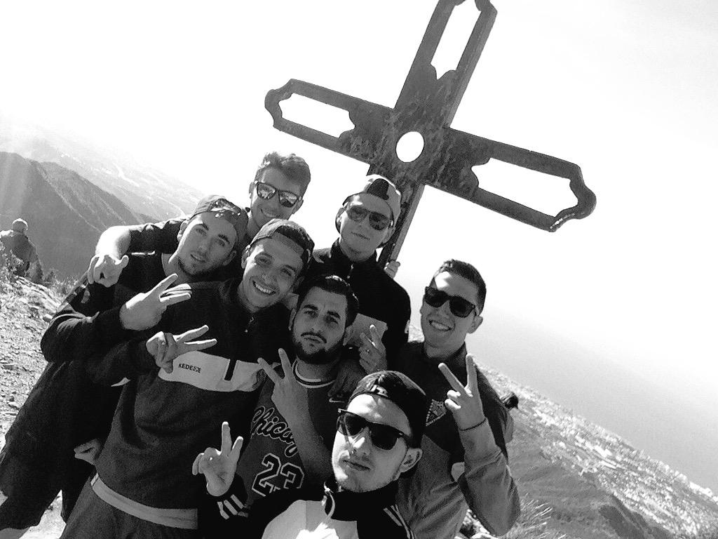 Zaki979's tweet photo. Juanar con mi segunda familia! 💪🚶🌲🌿🌋 @sergioglez22 @aitorerola3 @Antonio_cj22 @Raultoro7 @cristian9962 @pedrovl1 http://t.co/zWyKyUDLAI