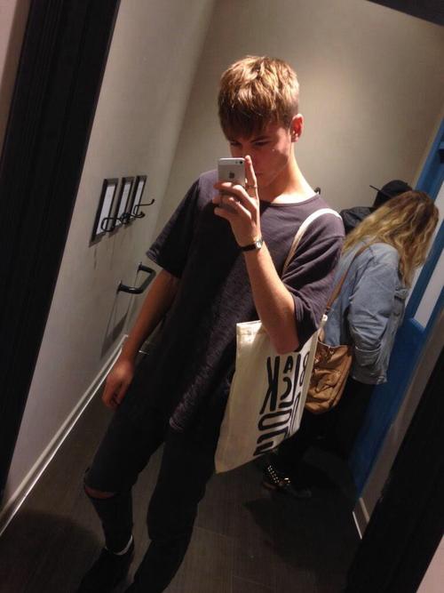 aarongdralls's tweet photo. //cause i may be bad but i'm perfectly good at it http://t.co/PfKnjKHEvC