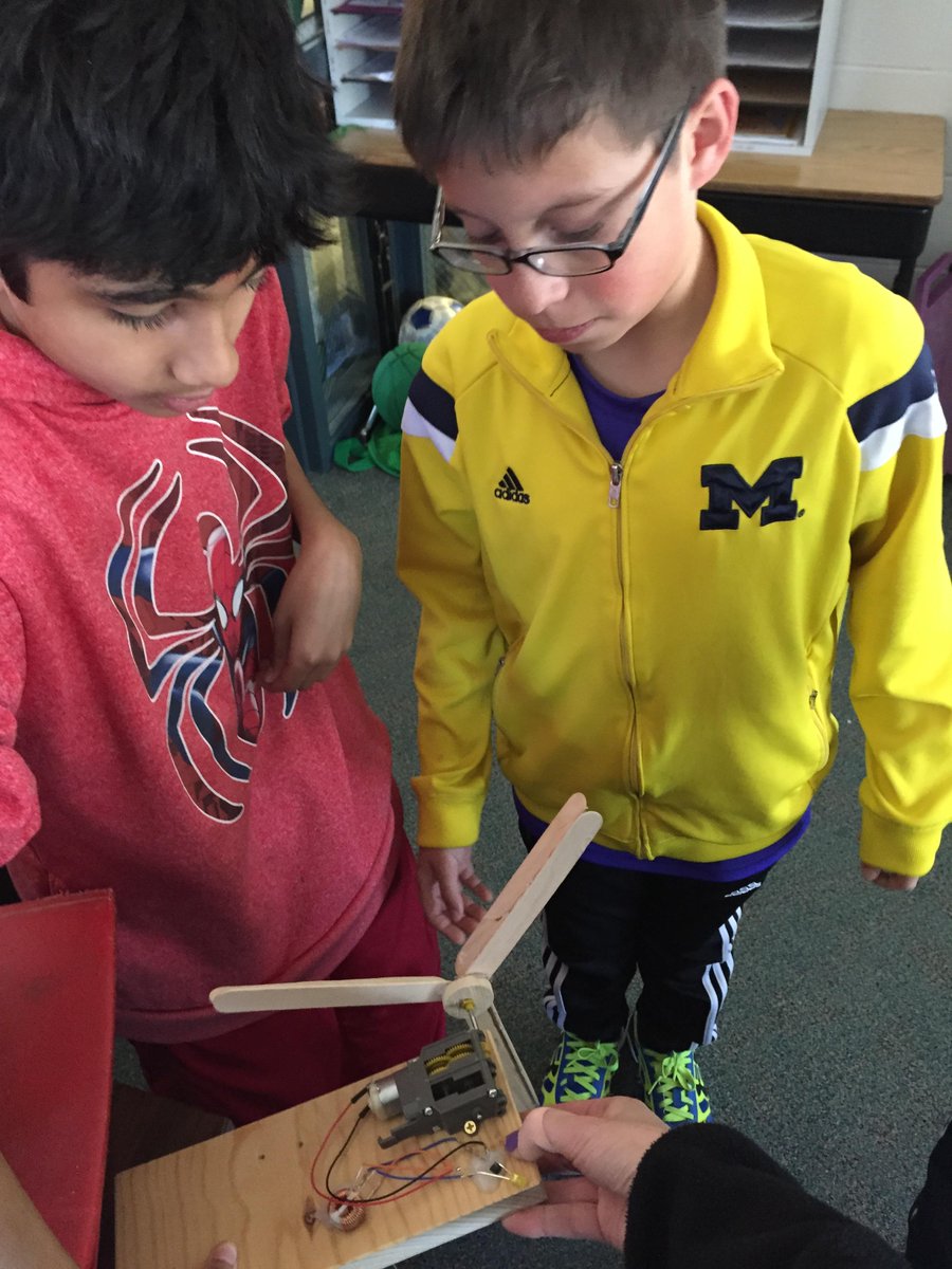 WebsterACAT's tweet photo. Family 3 students testing windmill blade designs. Can they get enough power to turn on the light? http://t.co/qYs7Pas2Cv