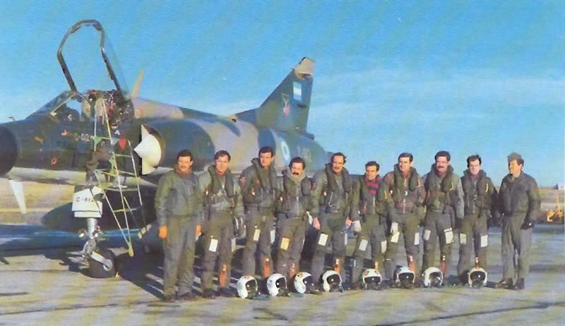 melgarejo1989's tweet photo. #TBT-Histórico: el 02/abril/1982, tropas argentinas desembarcan en las Islas Malvinas, iniciando así la guerra.- http://t.co/3P0yvYNKtT