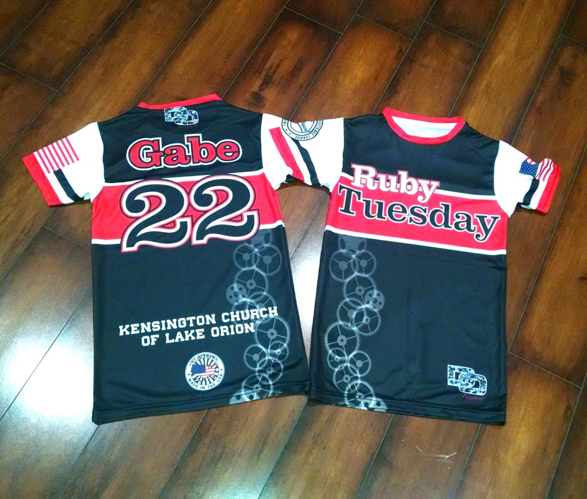 DO_Apparel_'s tweet image. @RubyTuesdays are ready for the fields &amp;amp; great eats after! #FASTturn #madeintheUSA