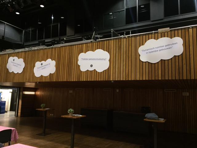 In volle voorbereiding <a href="/De_Zwijger/">Pakhuis de Zwijger</a>. De tafelgesprekken hangen! Tot zo!