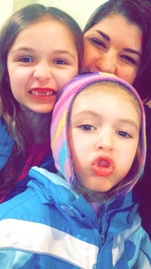 vborias's tweet photo. Grateful to actually get to see my sisters and spend the whole day with them 💕 #HerTeeth http://t.co/Oh4bu1gifE