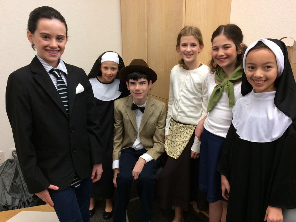 RossSchoolBears's tweet photo. @RossBearsMusic @RossSchoolBears is so excited for curtain #SoundOfMusic @VH1SaveTheMusic #musicaltheater http://t.co/CyIjkRVnBX