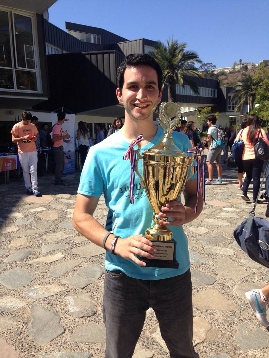 UAI_VINA's tweet photo. Este año los alumnos de @ingenieriaUAI @ceic_uai se quedaron con el 1º lugar de la #semanamechona2015 Felicitaciones! http://t.co/r4fo0hKTWu