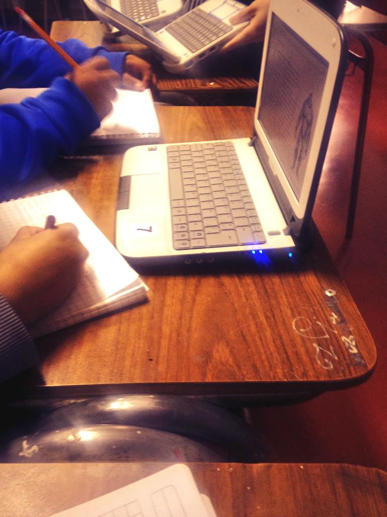 s_saavedra's tweet photo. Uso de classmates en @HDMagallanes #AcortandoLaBrecha http://t.co/8BzFotVPFZ
