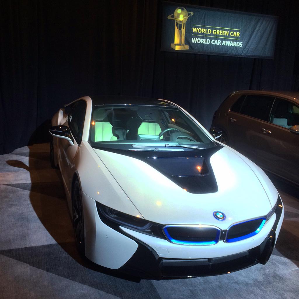 TheGodFlores's tweet photo. Felicidades @BMWGroupPrensa @BMWEspana por el  World Green Car Award para el  BMW i8 en #NYIAS #WCOY @carmemora41 http://t.co/Xbd7zHYQSL
