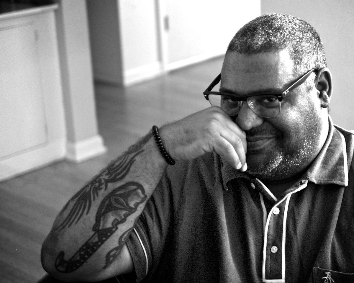 PENAmericaBOS's tweet photo. More #PENHemingway history: @chrisabani wins in 2005 for his searing Nigerian bildungsroman, GRACELAND. #tbt http://t.co/XuxTqhpP9f