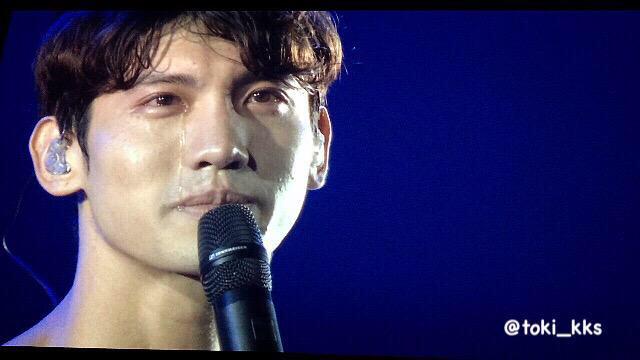 72min18's tweet photo. いつも笑顔の東方神起しか見たことないから、2人を泣かせられるぐらいみんなが東方神起を愛しています。

#TohoWithTour  #東方神起
#TohoWithTourfinal  #TohoWithTourTokyo http://t.co/FJjcBaH4Ka