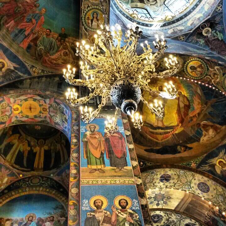 diegomunozcol's tweet photo. Y hablando de la #SemanaSanta... Así más o menos luce una catedral de la religión Ortodoxa en Rusia por dentro http://t.co/ONwZZsEhWI