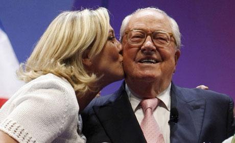 BerthoMayette's tweet photo. FN : Les chambres à gaz : Totalement à l'image de son parti : dans le déni de tout ! http://t.co/xIm52Rg4zV