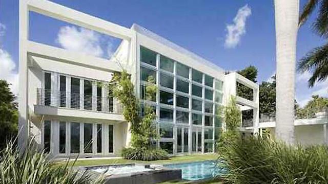 SunSentinel's tweet photo. Got $18 million? You could own Lil Wayne's #SouthFlorida mansion. Have a look inside: http://t.co/5IPUI7xkxg http://t.co/fTciMtDokn