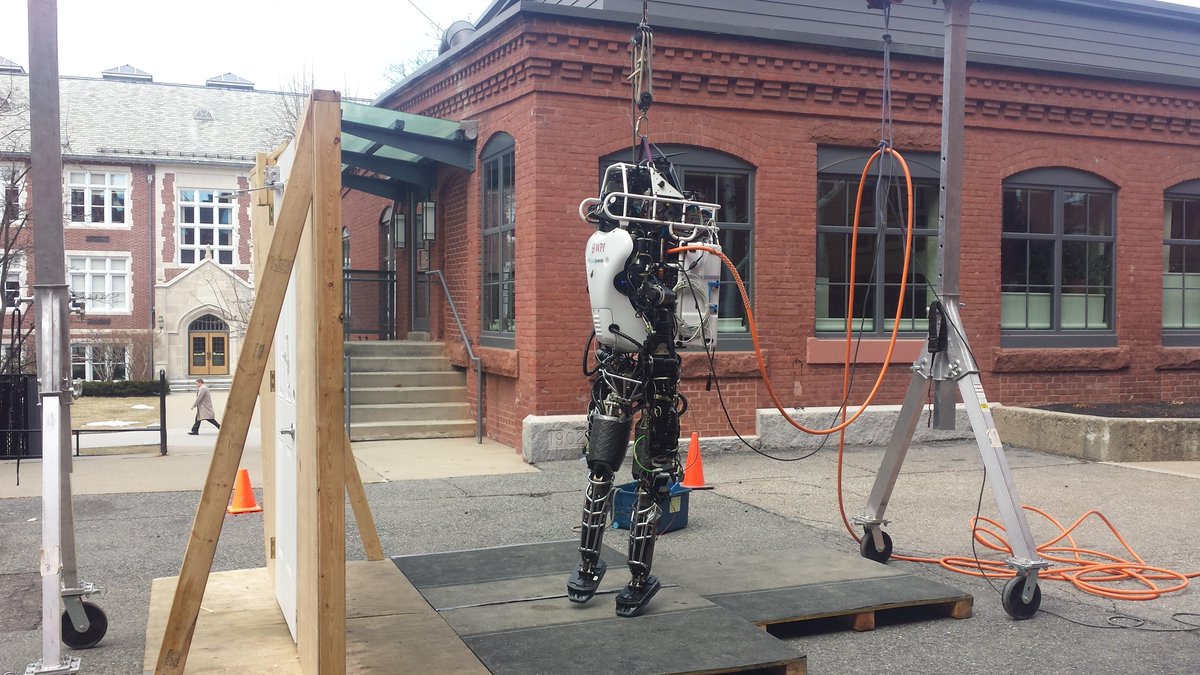 RBEngineer's tweet photo. @WPI_WARNER , are you enjoying the fresh air? @mdedonato http://t.co/9PUA38vUm0