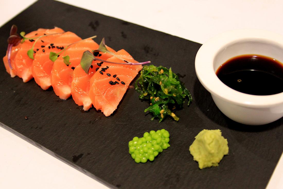 riceandtapas's tweet photo. Tapeo oriental o tapeo español?. En RITA tenemos una exquisita oferta gastronómica. Disfruta Alicante! :) http://t.co/iSzSxmRCvC
