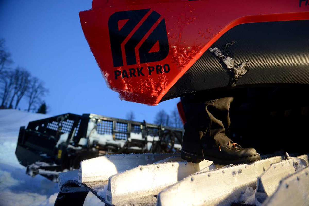 PistenBullyUSA's tweet photo. Another day at the office. @7SpringsPA @Ride7Springs @NEXENTIREUSA @Snowboardermag #Superpark19 #parkpro http://t.co/A2wkflTPvo