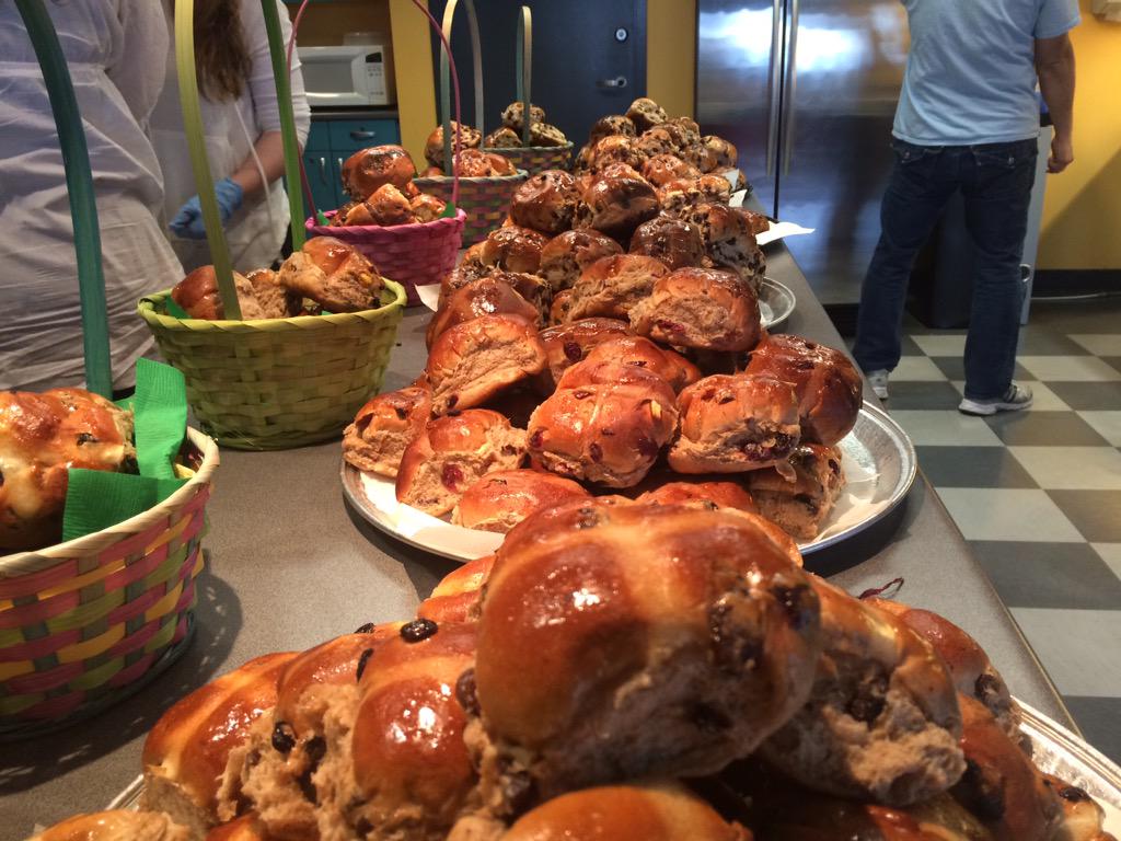 MainframeAnim's tweet photo. We've got hot crossed buns for breakfast at Rainmaker this morning! The line-up is out the door! #Rainmakerlife http://t.co/PC2sX9h0V1