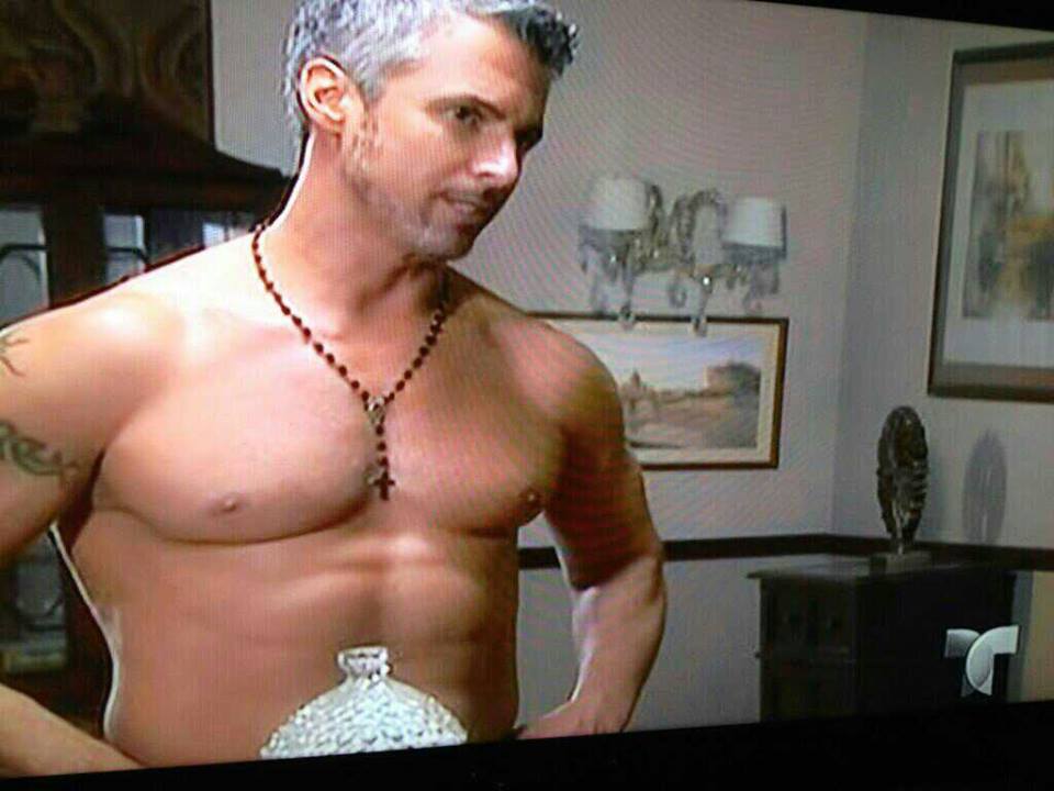 DSoldanoFCOEsp's tweet photo. Aquí te tenemos a @DiegoSoldano más sexy que nunca y con la foto más atrevida de un actor que te provoca¡Qué cuerazo! http://t.co/A61ns2zJc1