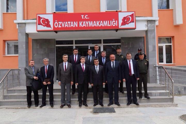 DuzgunOrhan's tweet photo. Felahiye ilçesinden sonra Özvatan  Kaymakamlığı ve Belediye Başkanlığını ziyaret ettik. http://t.co/JE60n32DN7