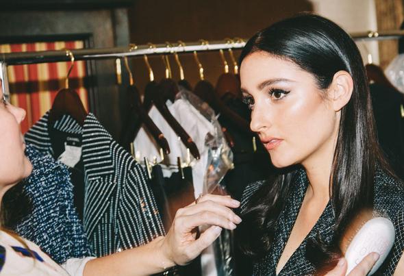 VogueRunway's tweet photo. Banks talks about her go-to beauty goods and why makeup time is "zen" time: http://t.co/q6kpvBy11X @hernameisbanks http://t.co/mb9D0SzZbc