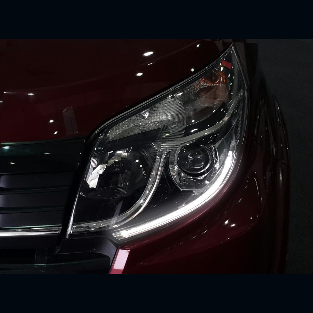 markwidjaja's tweet photo. 2015 Daihatsu Terios R Headlamp http://t.co/KBzI1sqArc