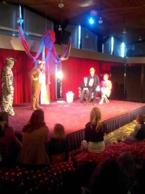 GerbenvdMeulen's tweet photo. Theatervoorstelling van de opleiding Leisure van het Alfa-college in De Tamboer. http://t.co/Kn5gSq1OX6