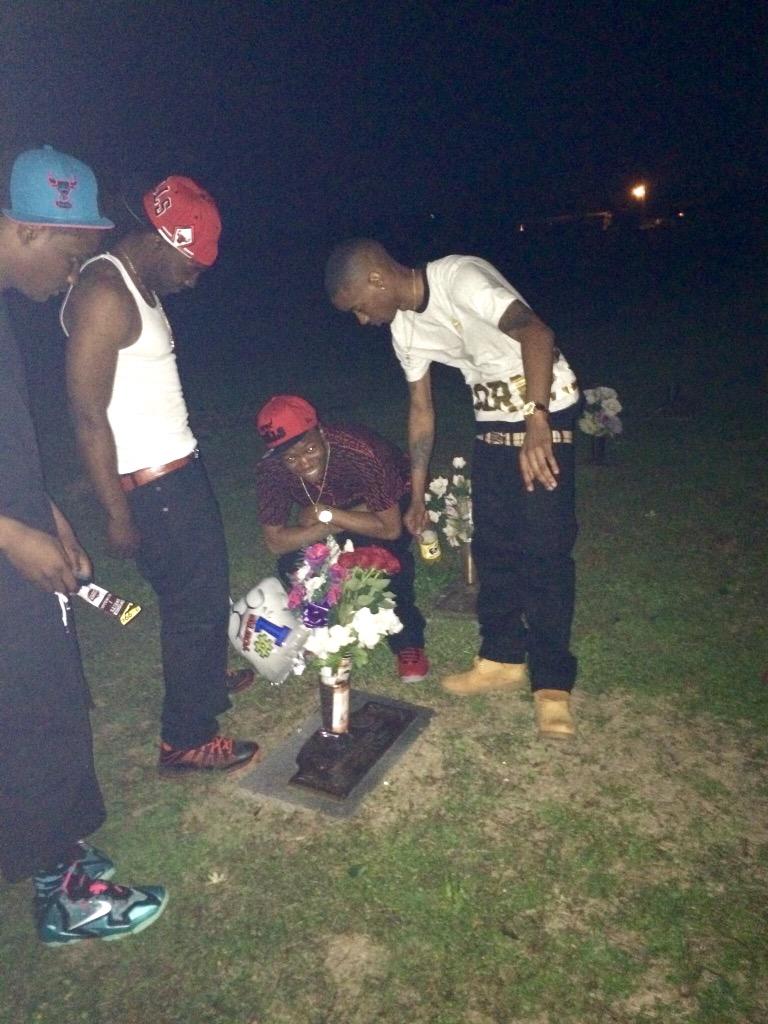 SkinnyDaDon_'s tweet photo. Yesterday was a long day but me & my niggas came together & made da best of it... #RipDingDing http://t.co/8blQBWzxcb