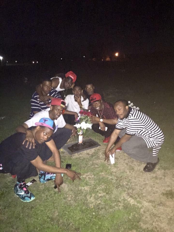 SkinnyDaDon_'s tweet photo. Yesterday was a long day but me & my niggas came together & made da best of it... #RipDingDing http://t.co/8blQBWzxcb