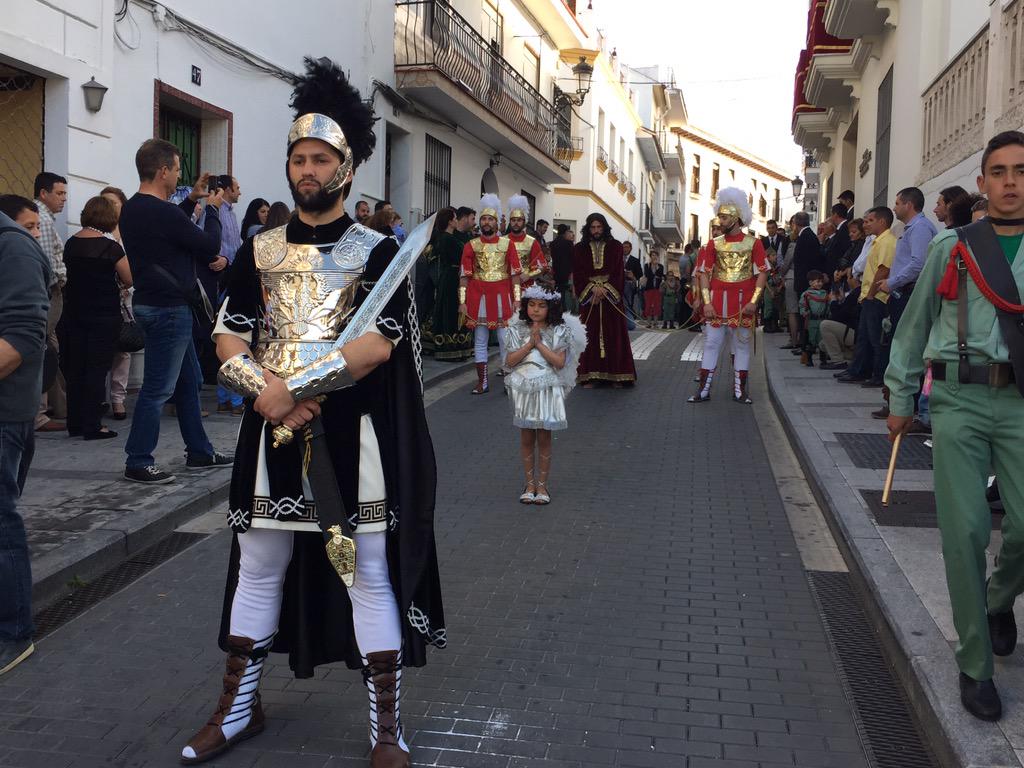 Santa_VeraCruz's tweet photo. Jesús Cautivo la noche anterior seguido por María, Magdalena, Juan y las Santas Mujeres #JuevesSanto #veracruzALH http://t.co/wODp4r6RCE