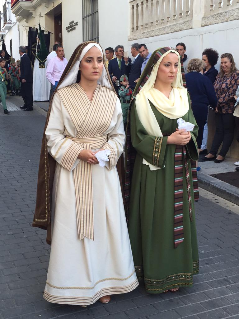 Santa_VeraCruz's tweet photo. Jesús Cautivo la noche anterior seguido por María, Magdalena, Juan y las Santas Mujeres #JuevesSanto #veracruzALH http://t.co/wODp4r6RCE