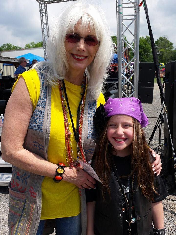 A very happy birthday to Emmylou Harris! Wishing her many more! And a very happy birthday to my bff Kayla! 