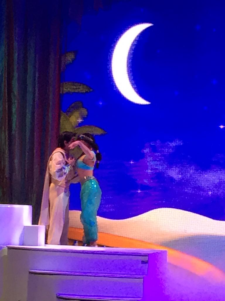 PauBestard's tweet photo. Momento Aladdin y La Princesa Jasmine en el Myckie's Music Festival en @auditoriumpalma
Muchas Gracias #MarcosF. http://t.co/rCKczfB3lp