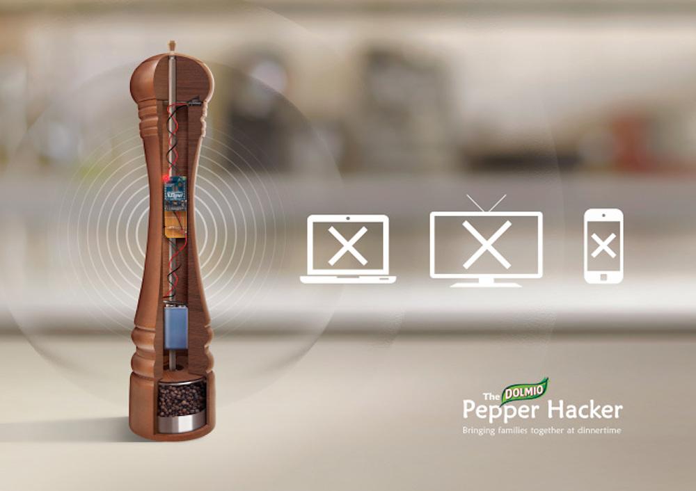 kasper972's tweet photo. Dolmio Pepper Hacker, le moulin à poivre qui désactive le #WiFi à table
http://t.co/PUa8d7BJaZ http://t.co/VqKxPg3xqM