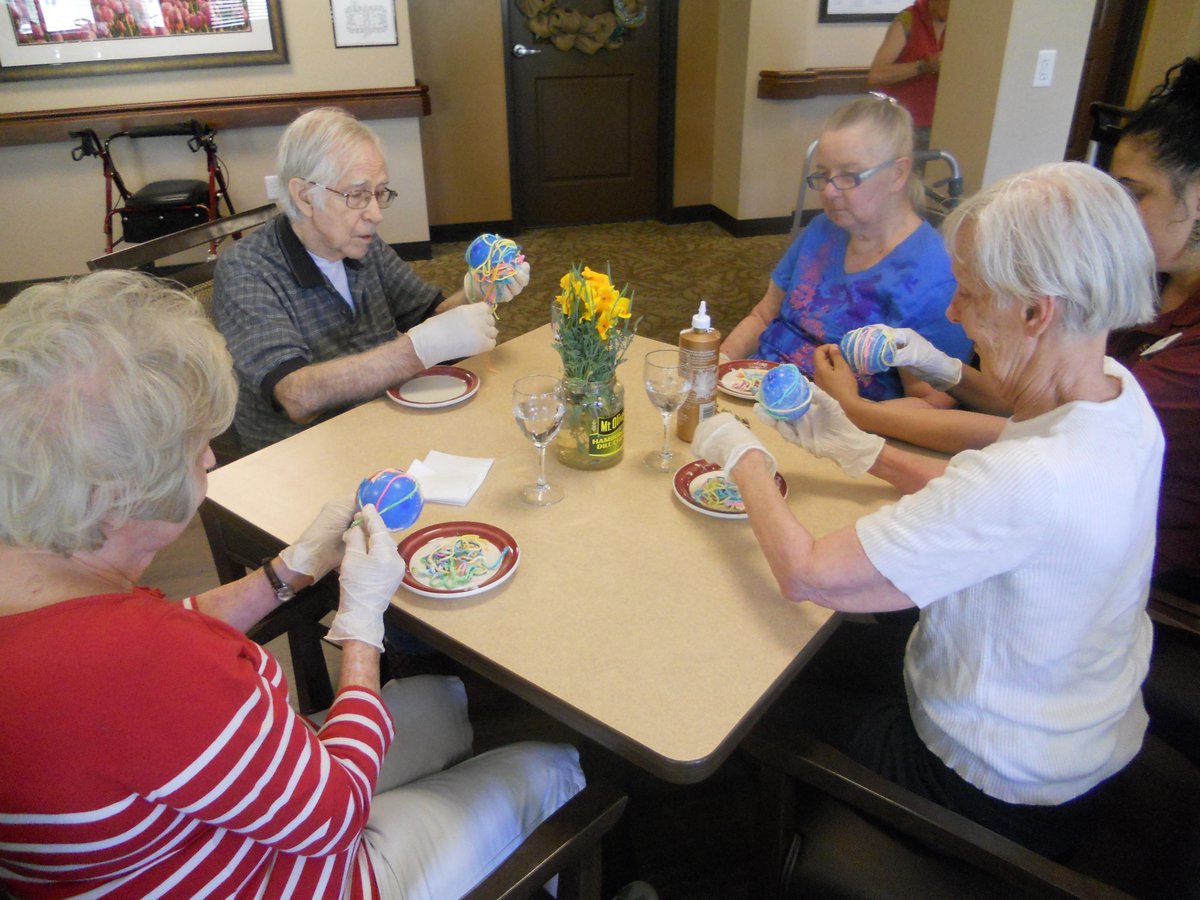 TeamSpringsLEC's tweet photo. Easter Sunday Luncheon décor. We don't need a store for that. #WhyBuyWeDIY #FrontierCulture @CatalinaSprings http://t.co/Boi7scmHVP