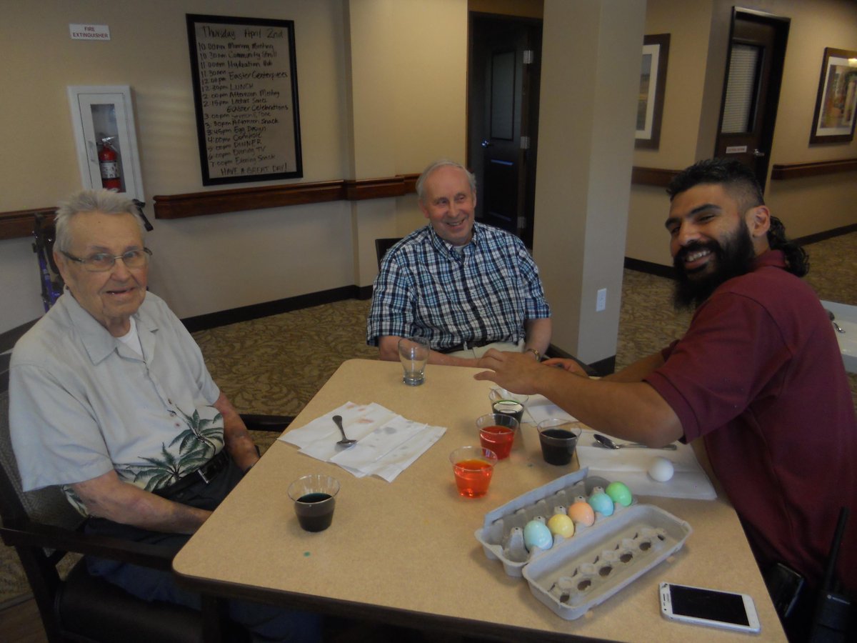 TeamSpringsLEC's tweet photo. Easter Sunday Luncheon décor. We don't need a store for that. #WhyBuyWeDIY #FrontierCulture @CatalinaSprings http://t.co/Boi7scmHVP