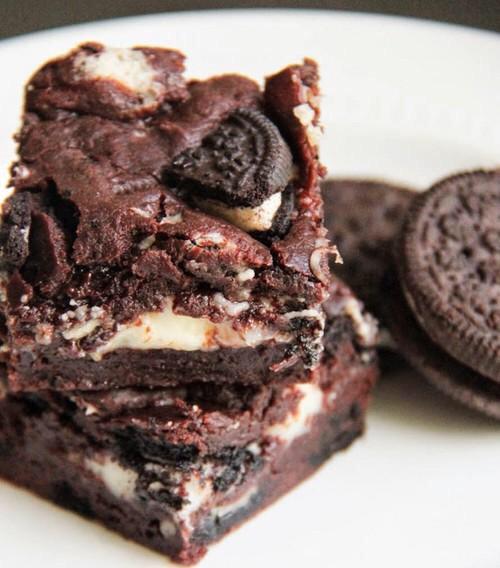 FoodPleaser's tweet photo. Oreo Cheesecake Brownies. http://t.co/UvYXGAefZf