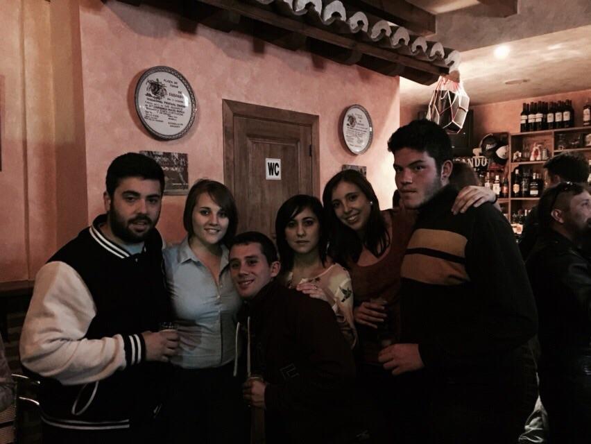 BeaTiemblo's tweet photo. Un ratito y nos vamos... ;) @NereNB @ahinoasalazar @guisandero13 @adri_c8 http://t.co/8ssHVdNdKb