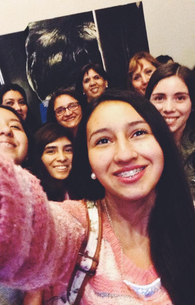 destpau's tweet photo. Estoy mal... Mi revista favorita no será mas publicada😔gracias x la mejor avant premier de la vida @SeventeenChile 😭 http://t.co/KyNx3NYYHY