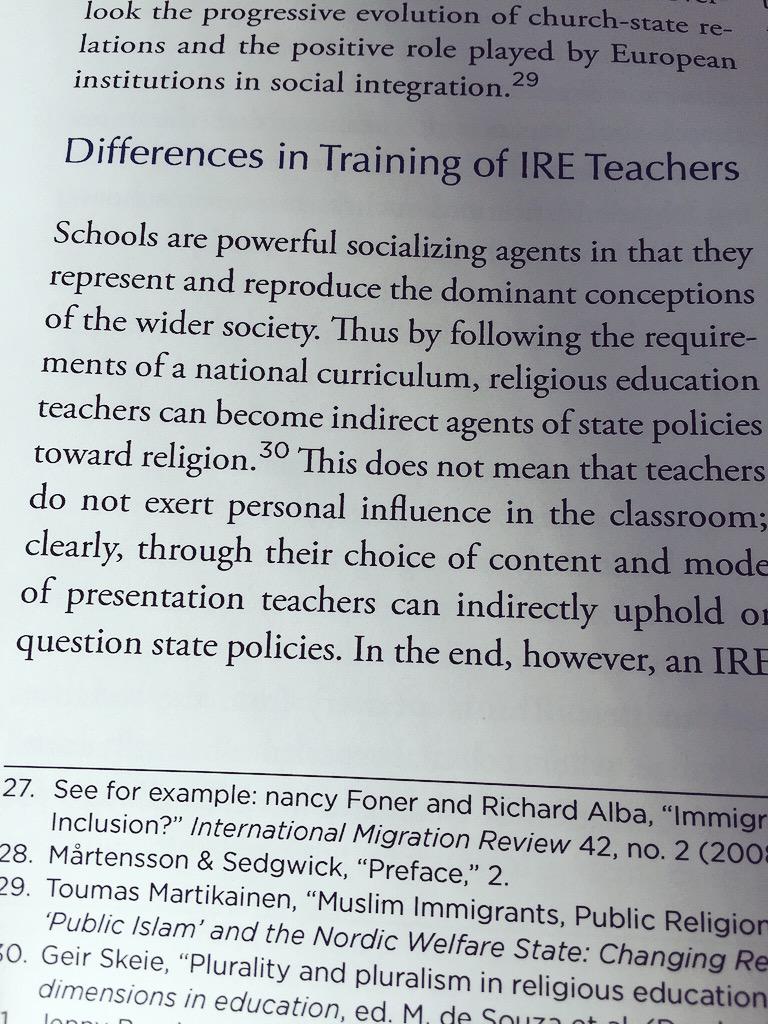 HenaZuberi's tweet photo. Schools r powerful socializing agents & teachers canbecome indirect agents of state policy twrds religion #IslamicEd http://t.co/2NKBoJBv2n