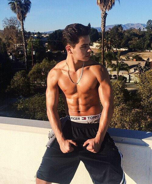FuckableMen's tweet photo. puberty did the Wizards of Waverly Place cast well http://t.co/xhCGS0ihzd
