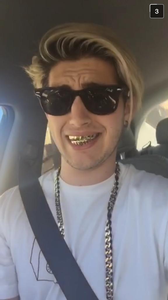 DonHagay's tweet photo. A white guy with grills = RifF rAFf http://t.co/dkNdtcYGG6