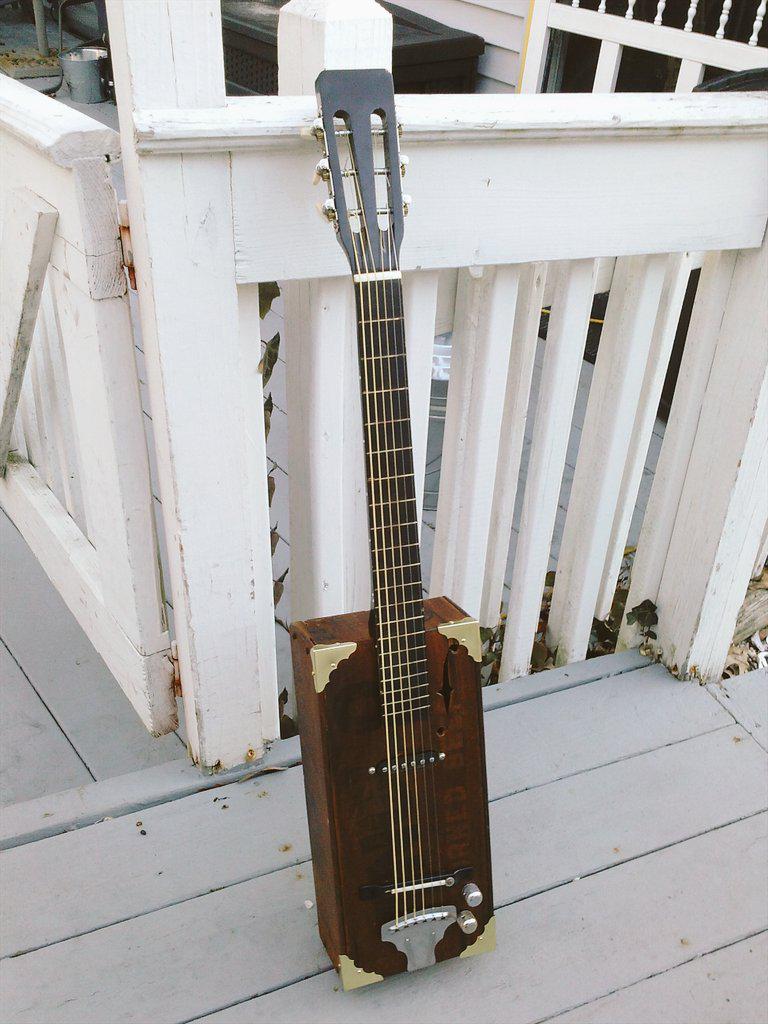 LazyBcbgs's tweet photo. Latest project from Lazy b cigar guitars! http://t.co/bGr86Xx97a