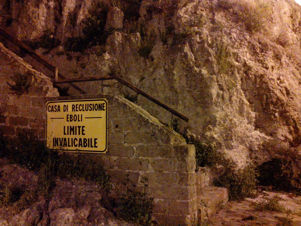 ldelmese's tweet image. #CastelloColonna #Eboli: sperando che non ne crollino altri pezzi...