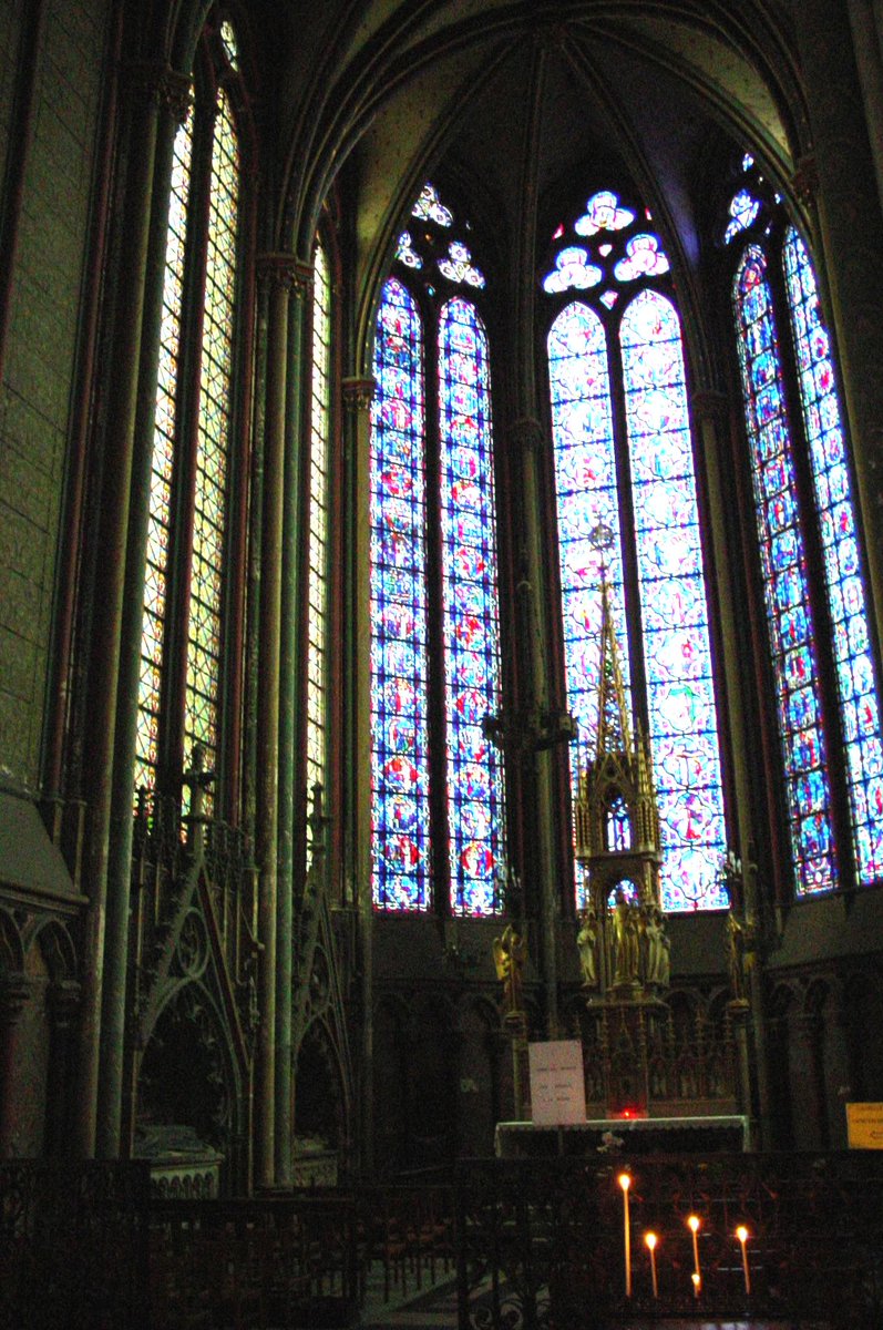 SomfyUS's tweet image. A2: Windows, windows, windows! These buildings take advantage of natural light. #designLUX