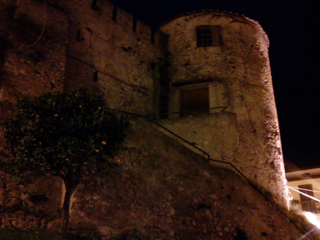 ldelmese's tweet image. #CastelloColonna #Eboli: sperando che non ne crollino altri pezzi...
