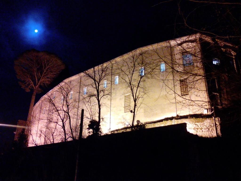 ldelmese's tweet image. #CastelloColonna #Eboli: sperando che non ne crollino altri pezzi...